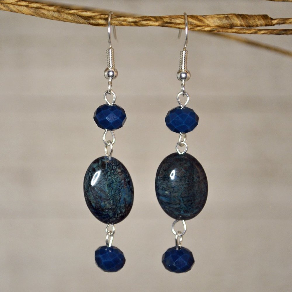 Dark Blue Agate Dangly Earrings with Silver & Faceted Cut Crystal Accent…​​